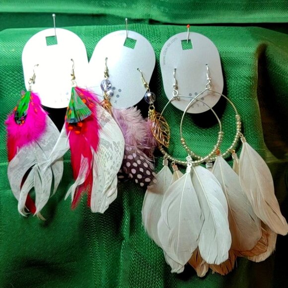 Three Pairs of Click Six Feathered Earrings! - Picture 1 of 15